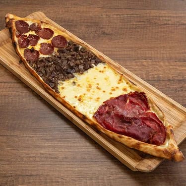 Dört bölmeli açık pide