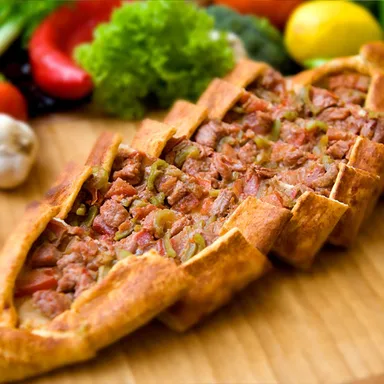 Kuşbaşılı açık pide