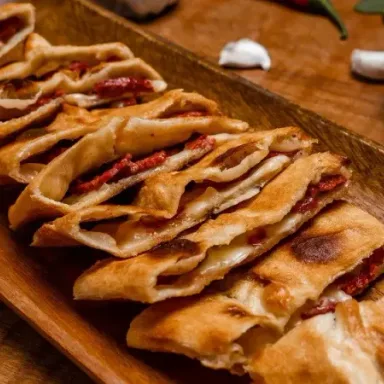 Sucuklu pide