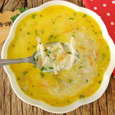 Tavuk suyu çorbası